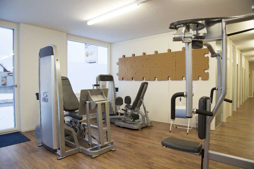 Logo-Beinpresse und Abd. - und Adduktorentraining